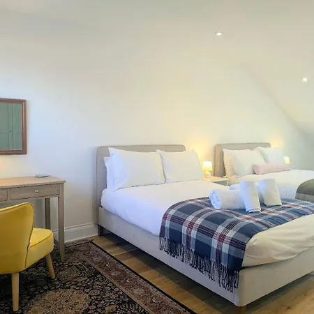 No 16 With Free Parking *