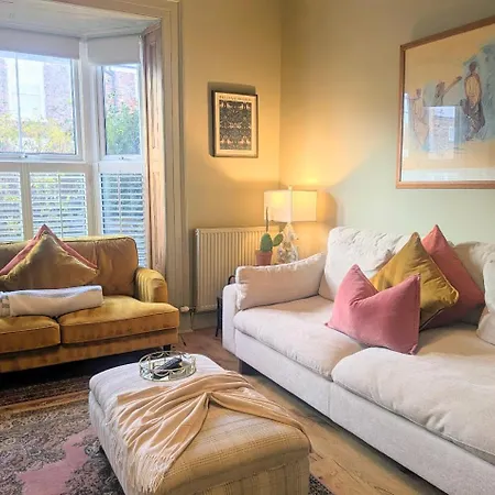 No 16 With Free Parking Йорк