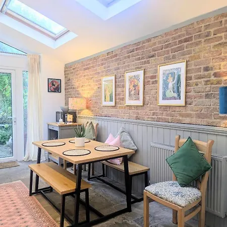 No 16 With Free Parking Йорк