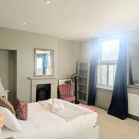 No 16 With Free Parking Prázdninový dům York