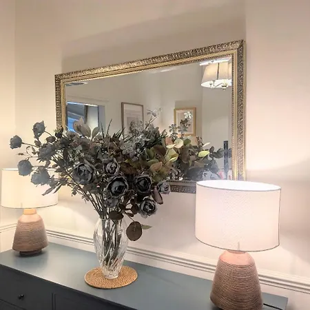 No 16 With Free Parking * York