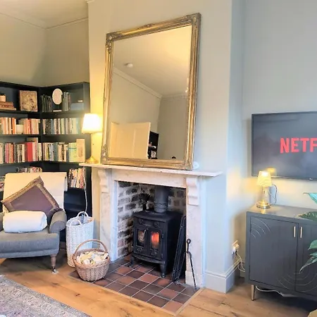 No 16 With Free Parking * York