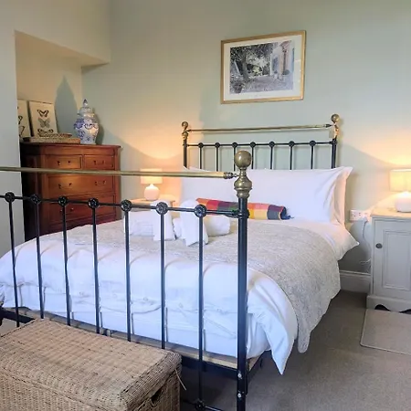 No 16 With Free Parking *